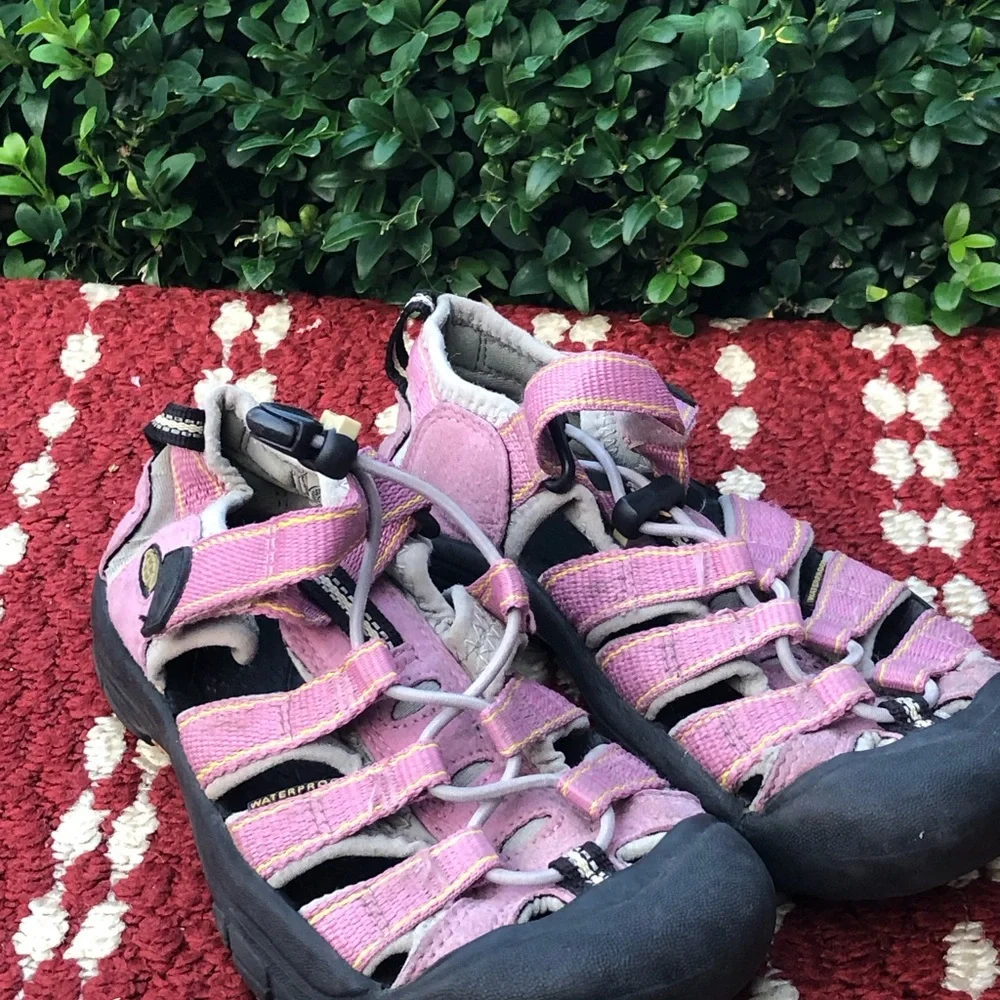 Keen Newport H2 Waterproof Hiking Outdoor Water Sandals Pink Girls Size 1